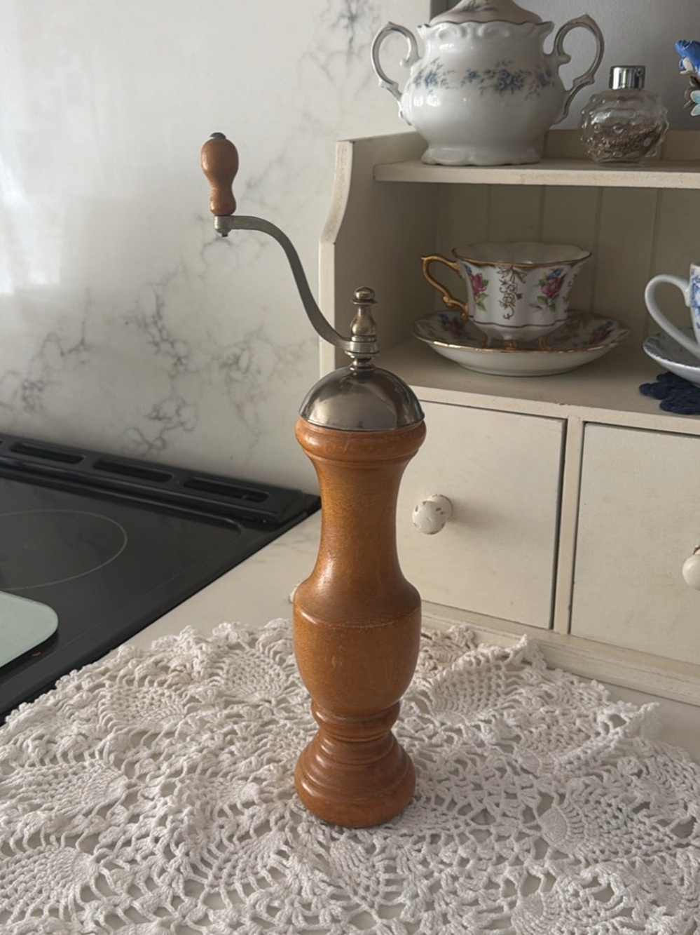 Wooden Hand-Crank Pepper Mill - Natural Brown